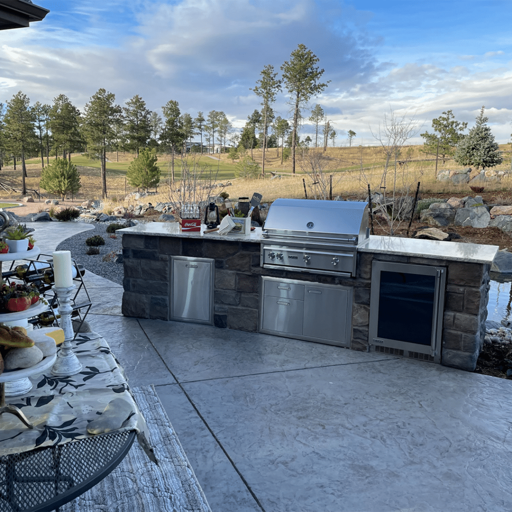 Outdoor Kitchen Trends - Footprint Decks and Design