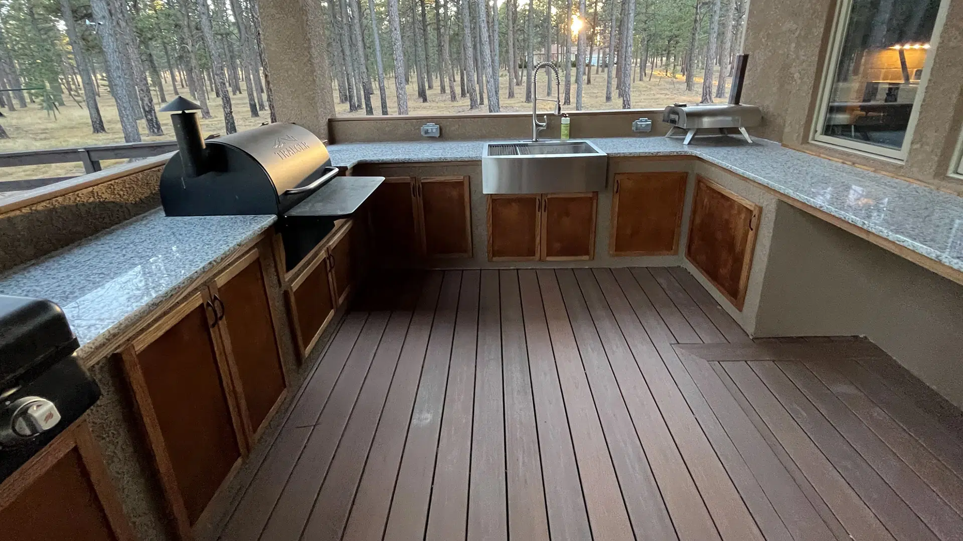 Outdoor Kitchen Castle Rock Service Area - Footprint Decks and Design